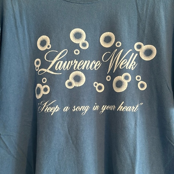 VINTAGE Lawrence Welk blue Tshirt with emblem on front. Men’s Lge (42-44). - Picture 5 of 6